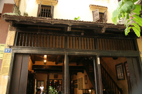 Nhà ống trong phố cổ